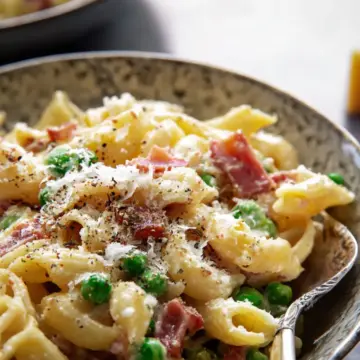 Creamy Pasta with Pancetta and Peas