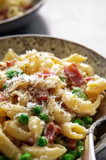 Creamy Pasta with Pancetta and Peas