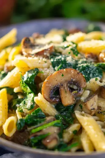 Garlic Parmesan Pasta with Spinach and Mushrooms